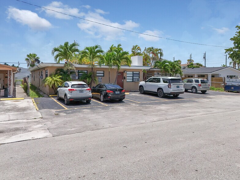 More Photos Of 700 NE 6th St, Hallandale Beach Apartments For Sale
