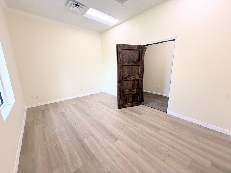 More Photos Of 3443 Pine Ridge Rd, Naples Business Park For Lease