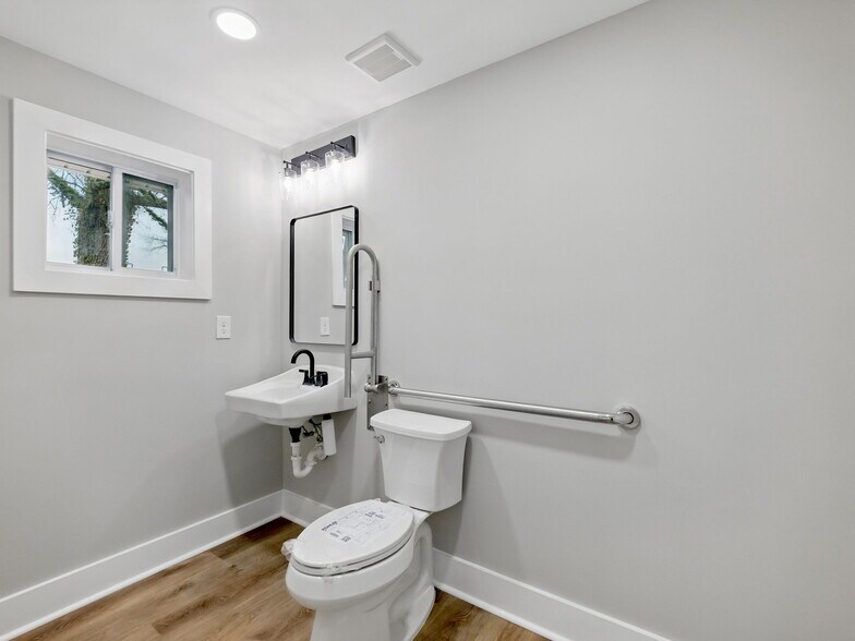 More Photos Of 3473 Atlanta Hwy, Flowery Branch Office For Sale