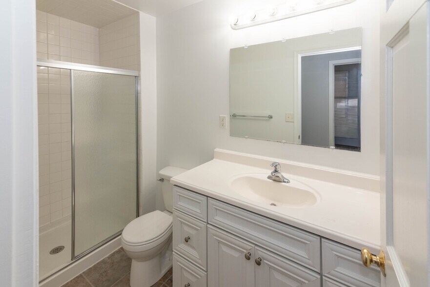 More Photos Of 2445 Lakeview Ave, Baltimore Apartments For Sale