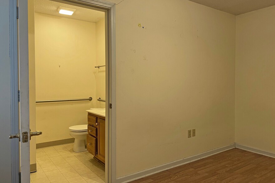 More Photos Of 1117 Brookhaven Rd, Franklin Assisted Living For Sale