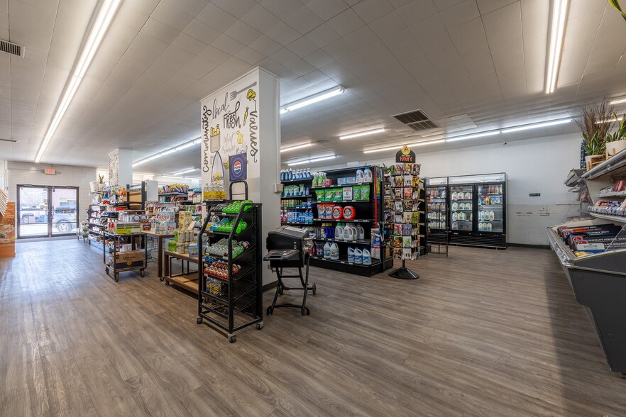 More Photos Of 205 Main St, Louisville Storefront For Sale