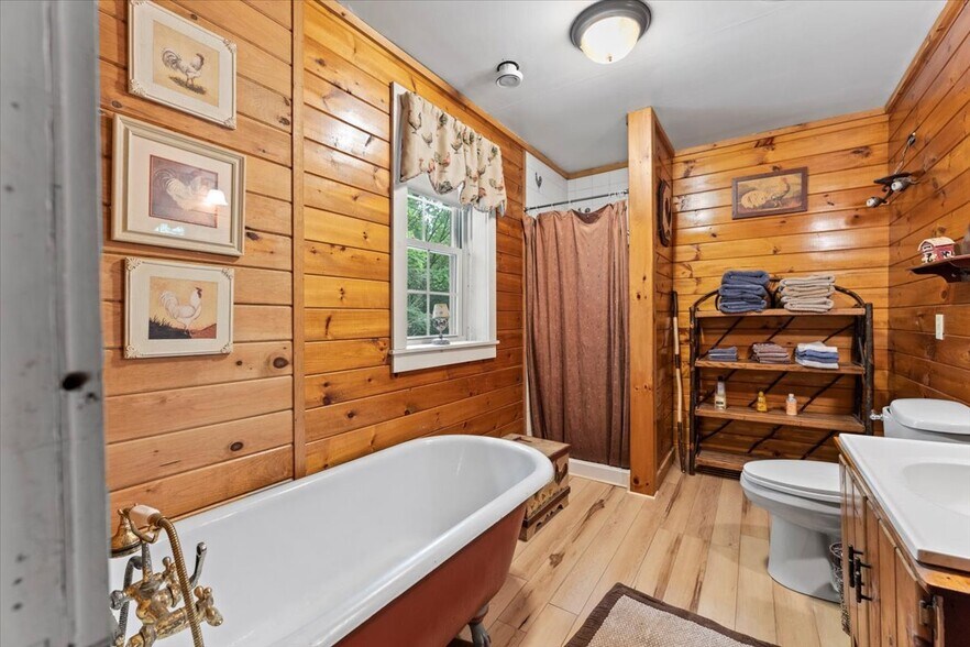 More Photos Of 746 Howe Rd, Lake Luzerne Hotel For Sale