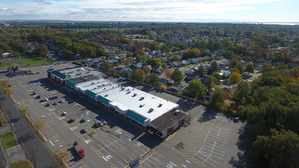 More Photos Of 1 Lafayette Rd, Fords General Retail For Lease