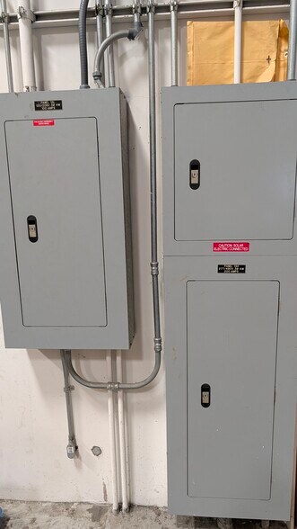 More Photos Of 19815 Hamilton Ave, Torrance Warehouse For Lease