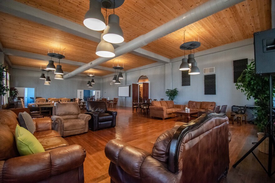 More Photos Of 322 E Don Tyler Ave, Dewey Storefront For Sale