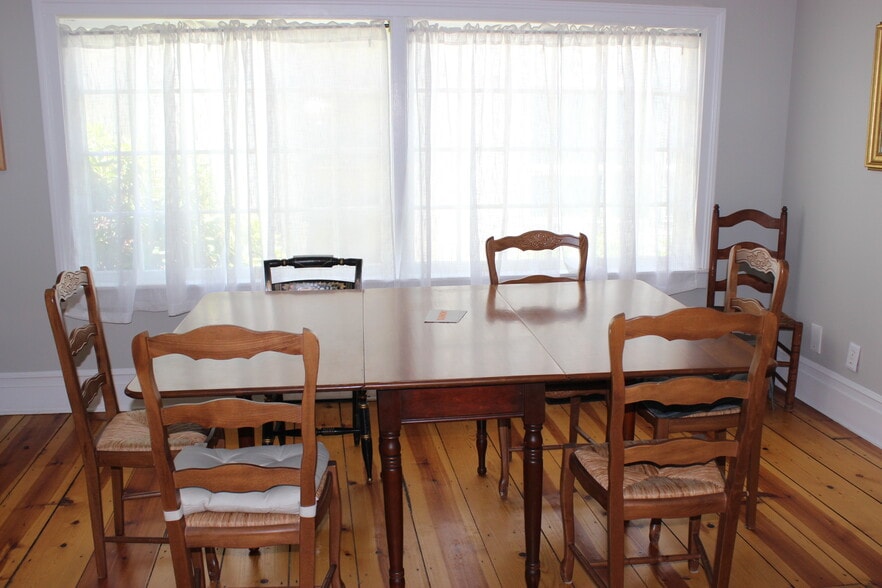 More Photos Of 88 Bradley Rd, Woodbridge Office For Sale