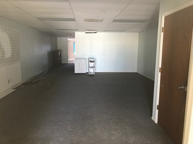 More Photos Of 861 SE 47th Ter, Cape Coral Freestanding For Lease