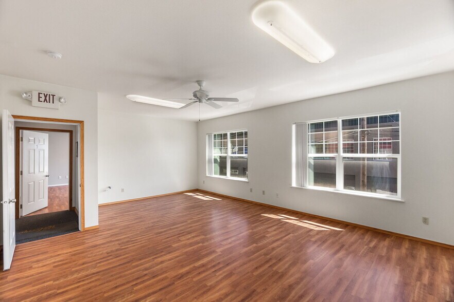 More Photos Of 202 NE 1st, Winlock Storefront Retail Office For Sale