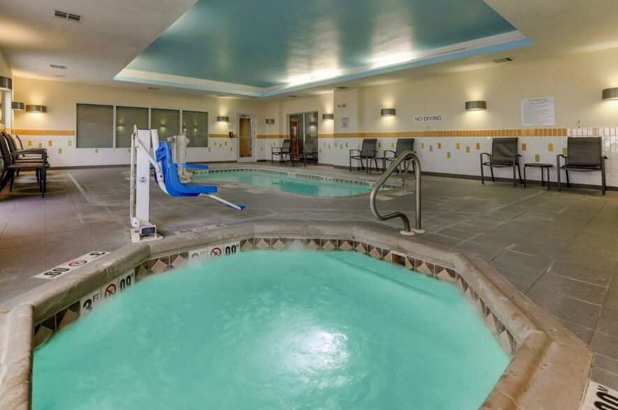 More Photos Of 1111 N Lorraine St, Hutchinson Hotel For Sale