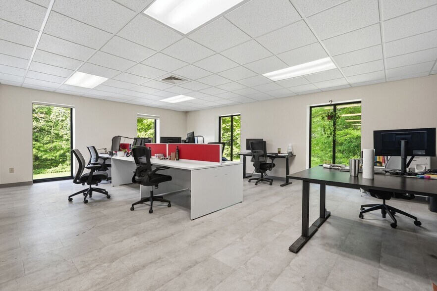 More Photos Of 665 Amherst Rd, Sunderland Research And Development For Sale