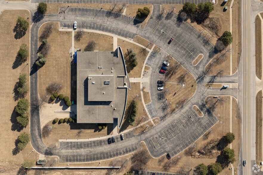 More Photos Of 4300 Fashion Square Blvd, Saginaw Office For Lease