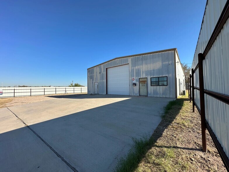 More Photos Of 201 Donley St, Big Spring Warehouse For Sale