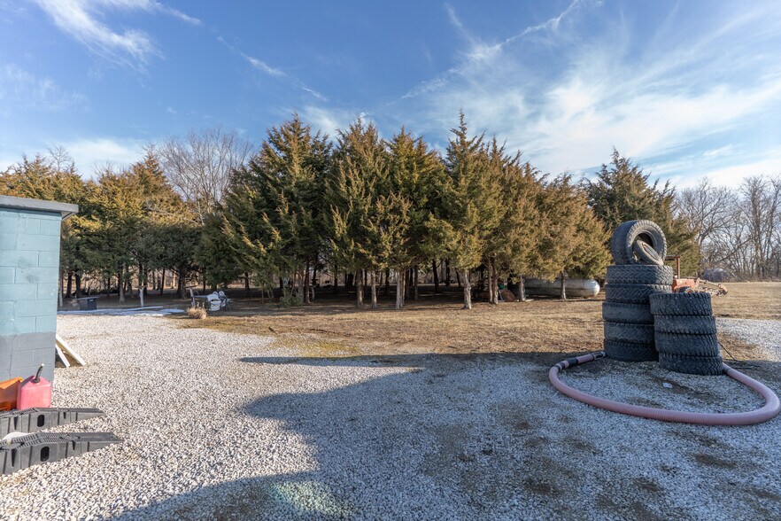 More Photos Of 43937 Highway 36, Monroe City General Retail For Sale