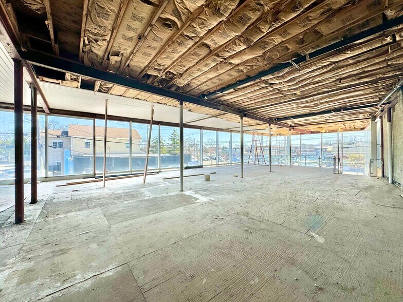 More Photos Of 115 E Main St, Smithtown Storefront For Lease