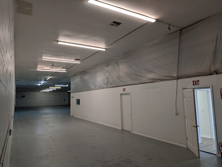 More Photos Of 128 Tomahawk Dr, Indian Harbour Beach Warehouse For Sale