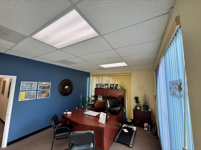 More Photos Of 21721-21739 SE Stark St, Gresham Freestanding For Lease