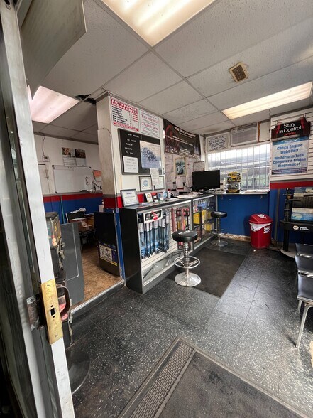 More Photos Of 323 Clinton St, Hempstead Auto Repair For Sale