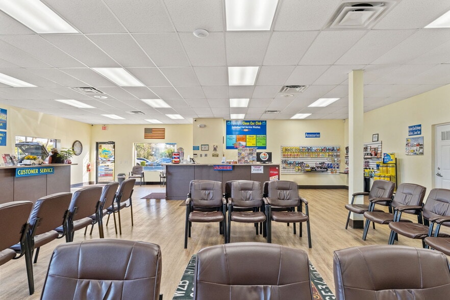 More Photos Of 1108 Commercial Way, Spring Hill Freestanding For Sale