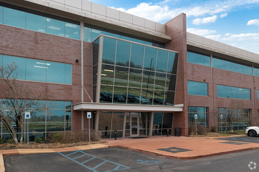 More Photos Of 17300 N Outer Forty, Chesterfield Medical For Lease