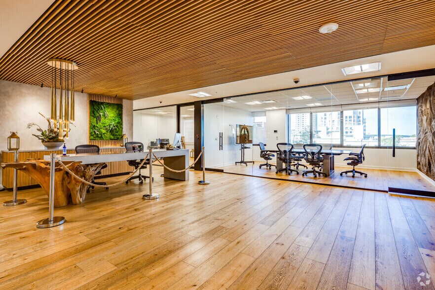 More Photos Of 600 Cleveland St, Clearwater Office For Lease