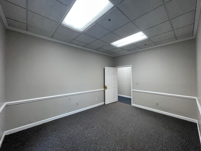More Photos Of 1111 Cambridge Sq, Alpharetta Office Residential For Sale