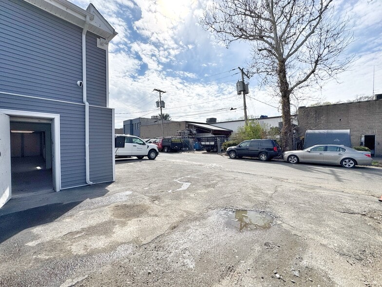 More Photos Of 16 Ruby St, Norwalk Manufacturing For Lease