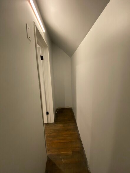 More Photos Of 2605 Westwood Dr, Nashville Showroom For Lease