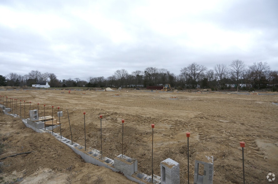 More Photos Of 644 Cross St, Lakewood Light Distribution For Lease