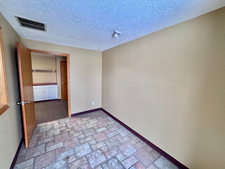 More Photos Of 24653-24655 Sprague Rd, Columbia Station Office For Lease