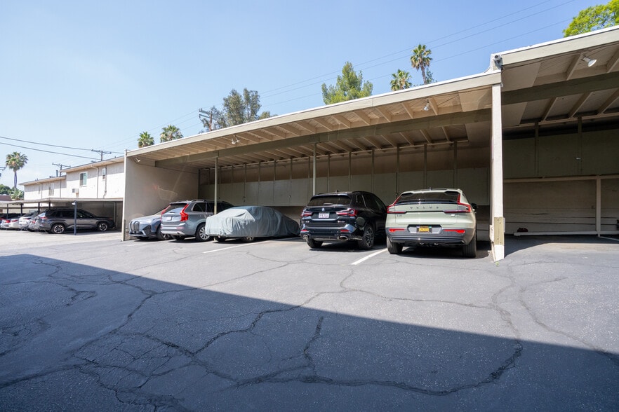 More Photos Of 1633 N Laurel Ave, Los Angeles Apartments For Sale