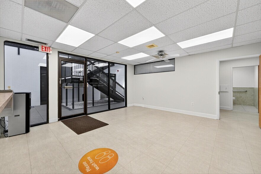 More Photos Of 220 N Westmonte Dr, Altamonte Springs Medical For Lease