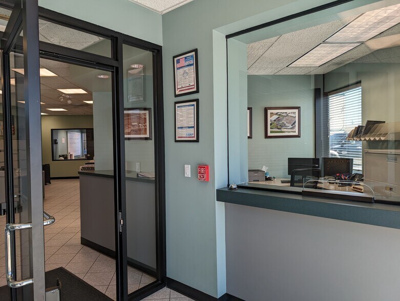 More Photos Of 16500 Vincennes Ave, South Holland Warehouse For Sale