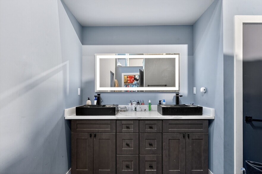 More Photos Of 1628 E Bates St, Indianapolis Warehouse For Sale