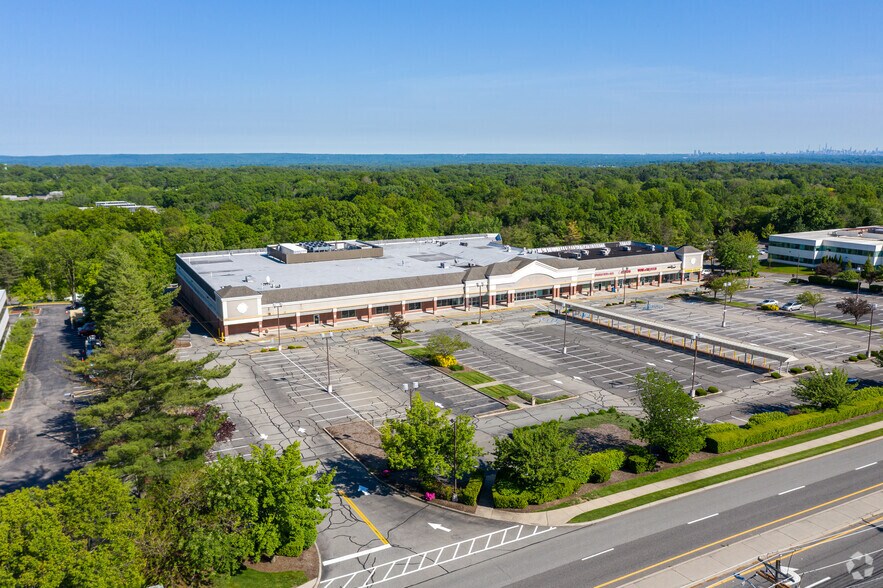 More Photos Of 500-520 Chestnut Ridge Rd, Woodcliff Lake Storefront For Lease