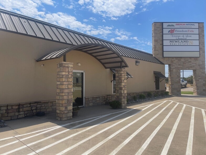 More Photos Of 3311 N Interstate 35 Hwy, Denton Medical For Lease