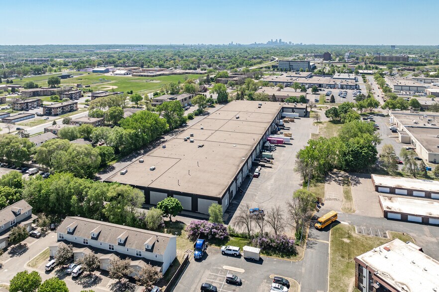 More Photos Of 1600 N 67th Ave, Brooklyn Center Warehouse For Lease