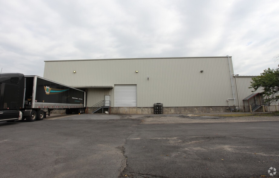 More Photos Of 2300 Craftsman Cir, Hyattsville Warehouse For Lease