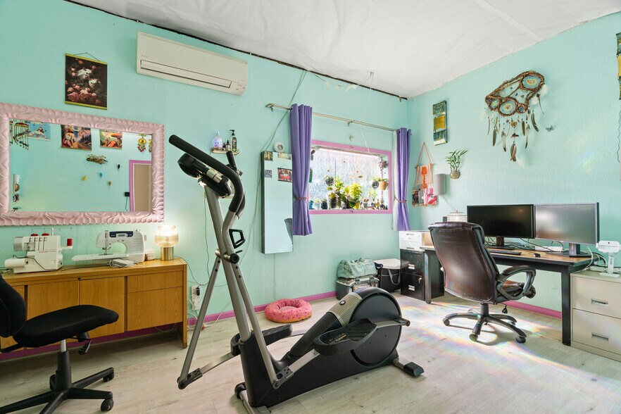 More Photos Of 7131 NE Prescott St, Portland Storefront Retail Office For Sale