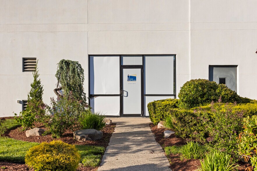 More Photos Of 15 E Union Ave, East Rutherford Warehouse For Lease