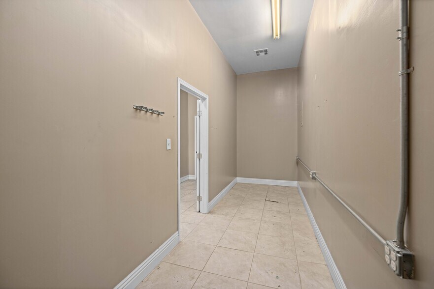 More Photos Of 307 W Avenue I, Lancaster Service For Sale