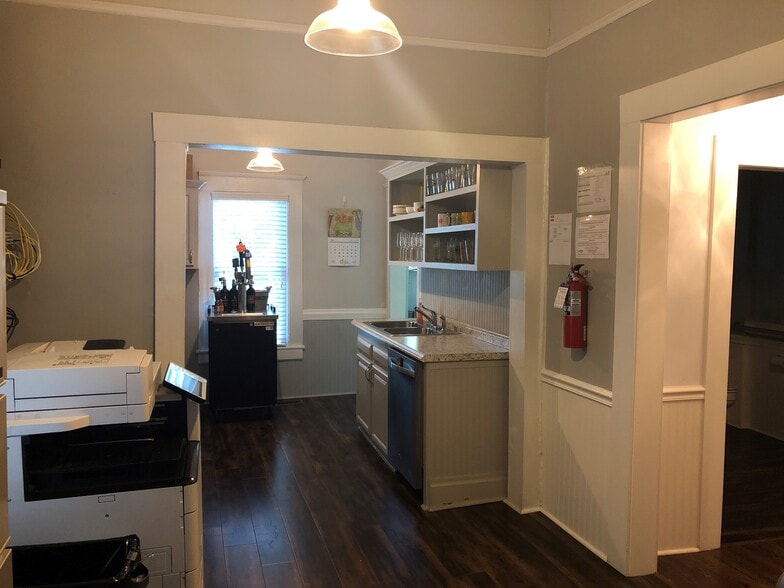 More Photos Of 514 Beatties Ford Rd, Charlotte Office For Lease