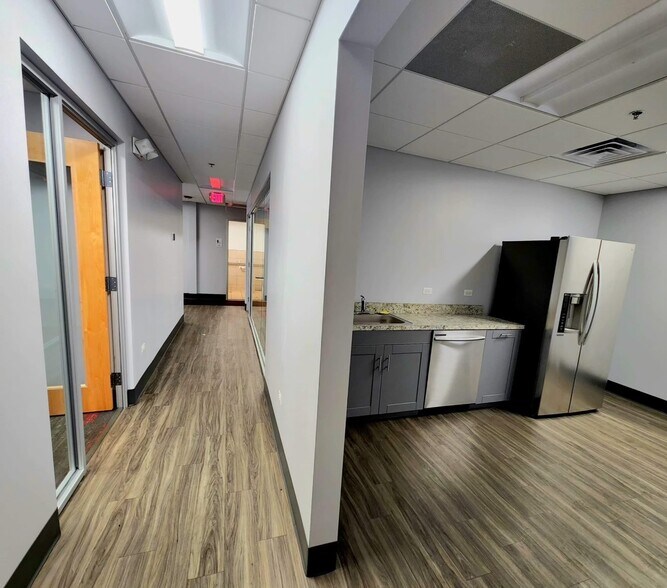 More Photos Of 1180 Atlantic Dr, West Chicago Warehouse For Lease