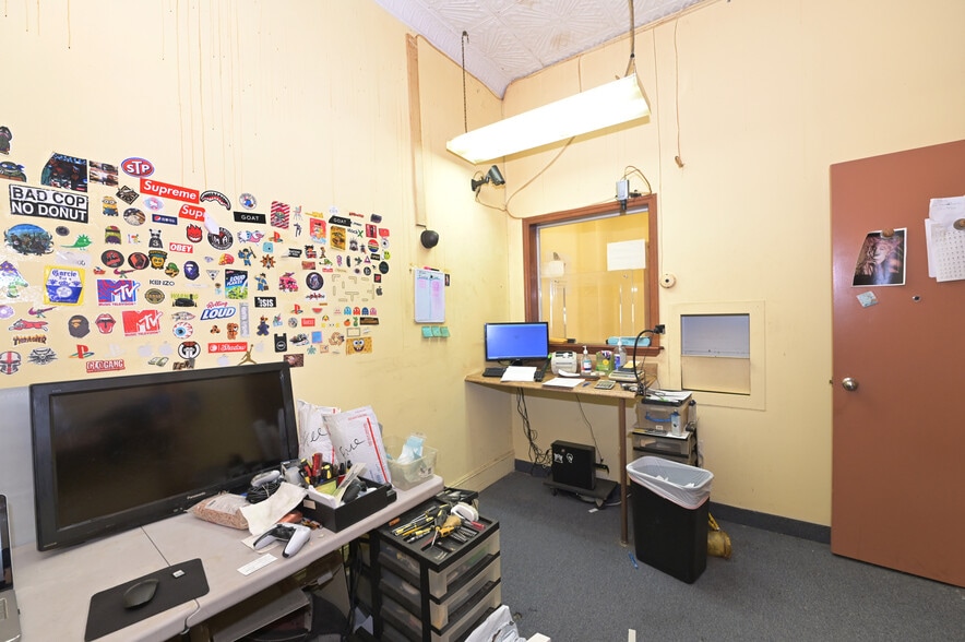 More Photos Of 24-26 W Merrick Rd, Freeport Storefront For Sale