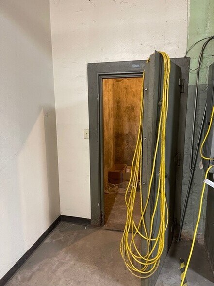 More Photos Of 2200 5th St, Wichita Falls Warehouse For Lease