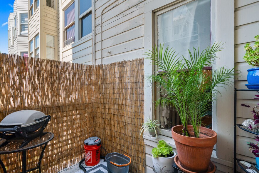 More Photos Of 123-127 Albion St, San Francisco Apartments For Sale