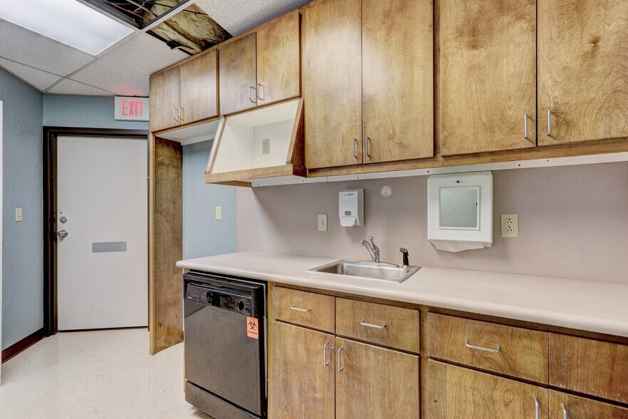 More Photos Of 5622 N Portland Ave, Oklahoma City Medical For Lease