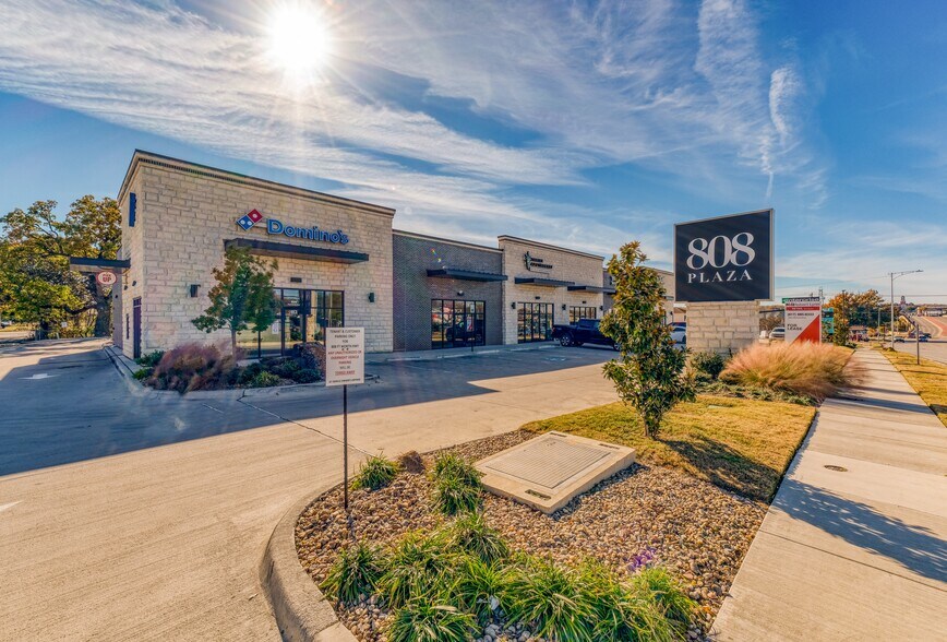 More Photos Of 808 Fort Worth Hwy, Weatherford Storefront Retail Office For Lease