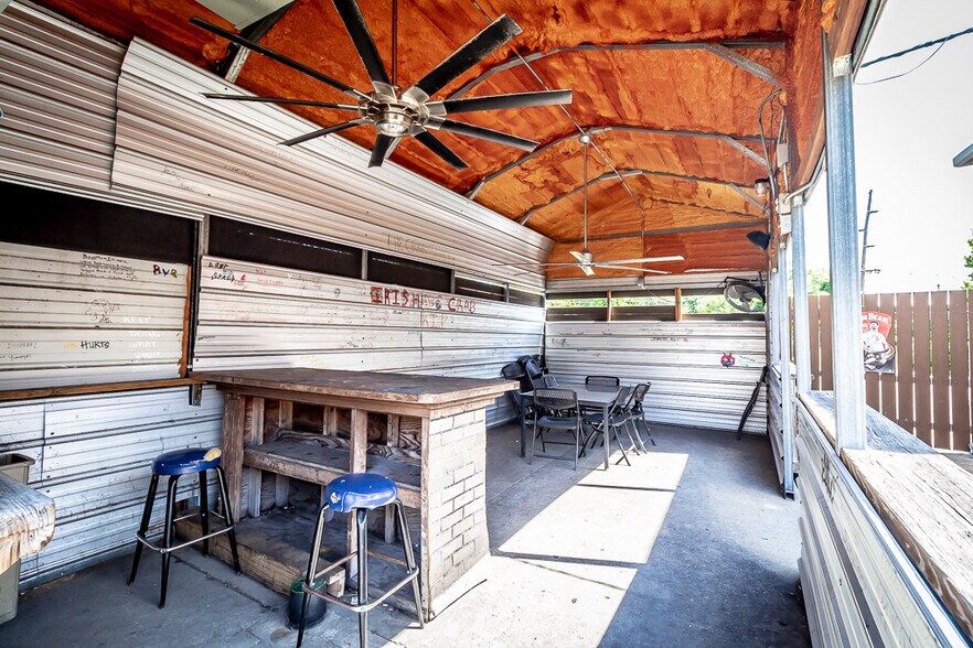 More Photos Of 3501 Park Plaza Rd, Paducah Bar For Sale