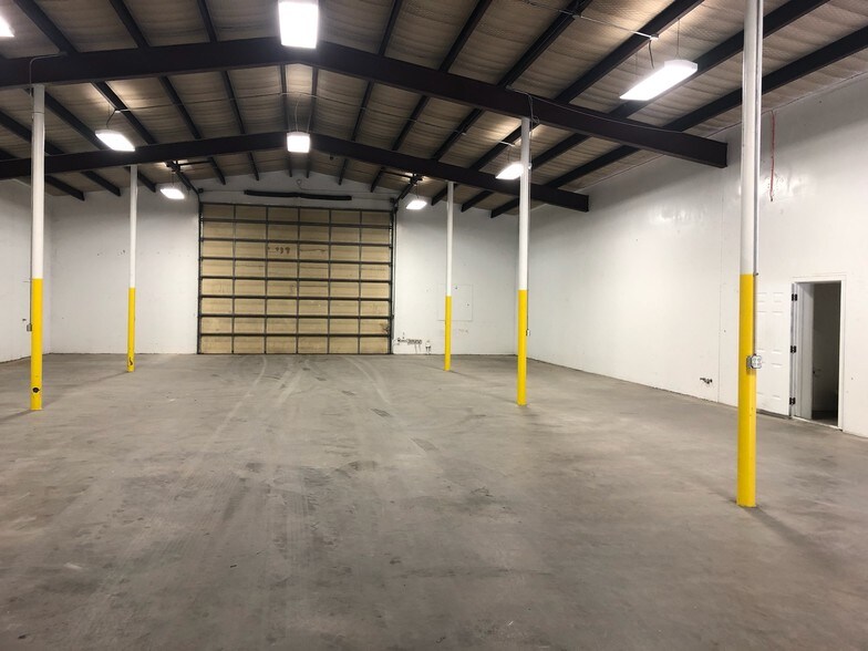 More Photos Of 1808 Barnett Dr, Weatherford Warehouse For Lease